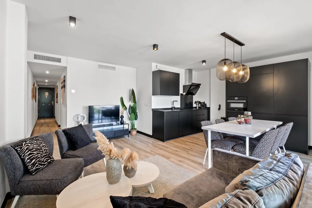 98468606-784b-4886-8dd5-faef76b69e54