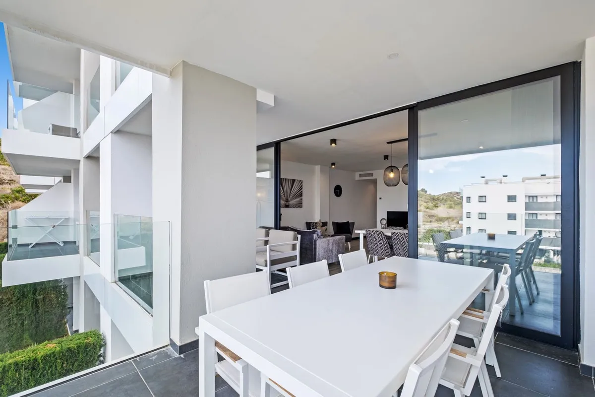 b965d2a6-bad1-4f65-bce3-88806754f3e7