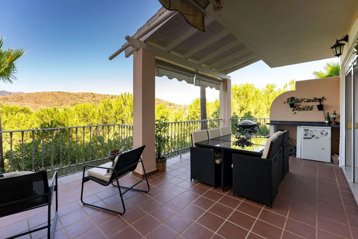 2295d6d8-c9cd-47a9-bf8e-ad186c0a4561