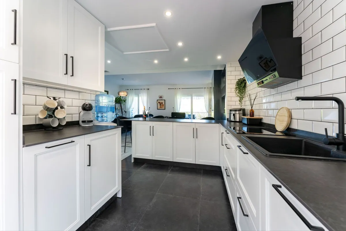 2e81876d-233d-46d1-83a2-01f4fe8687e4