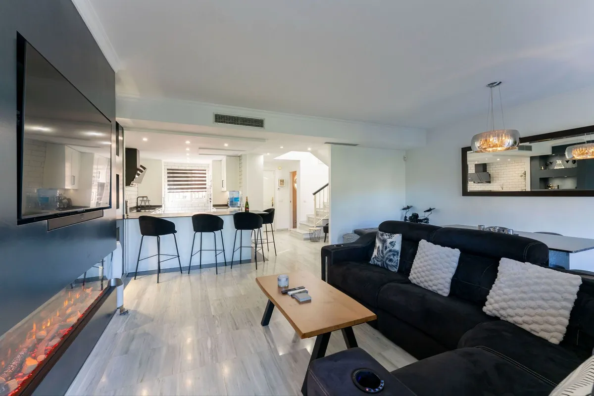 93d7cea7-8652-4ace-b504-0343cd1ae51b