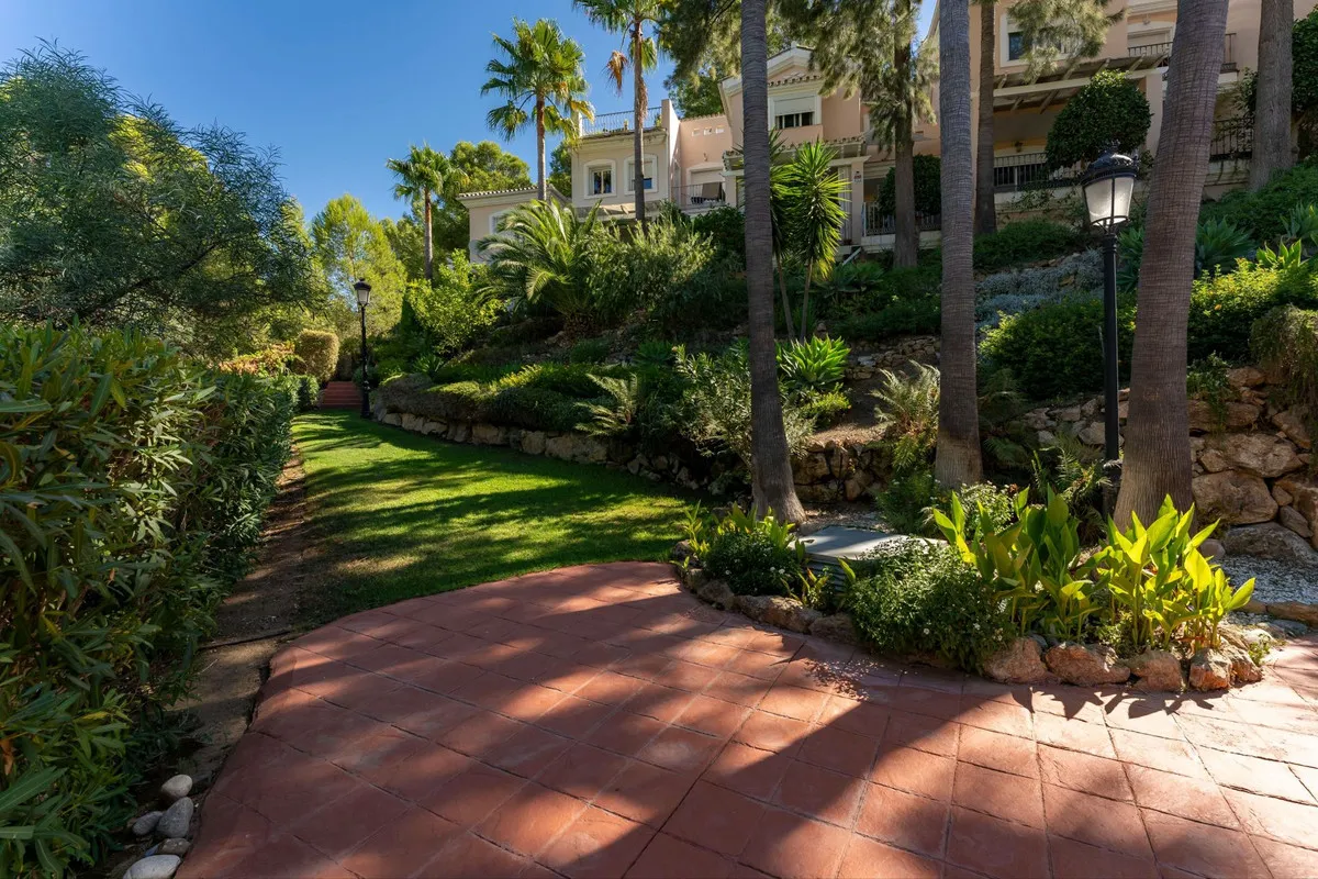 b0a93574-30c0-4178-9255-13d244f38106