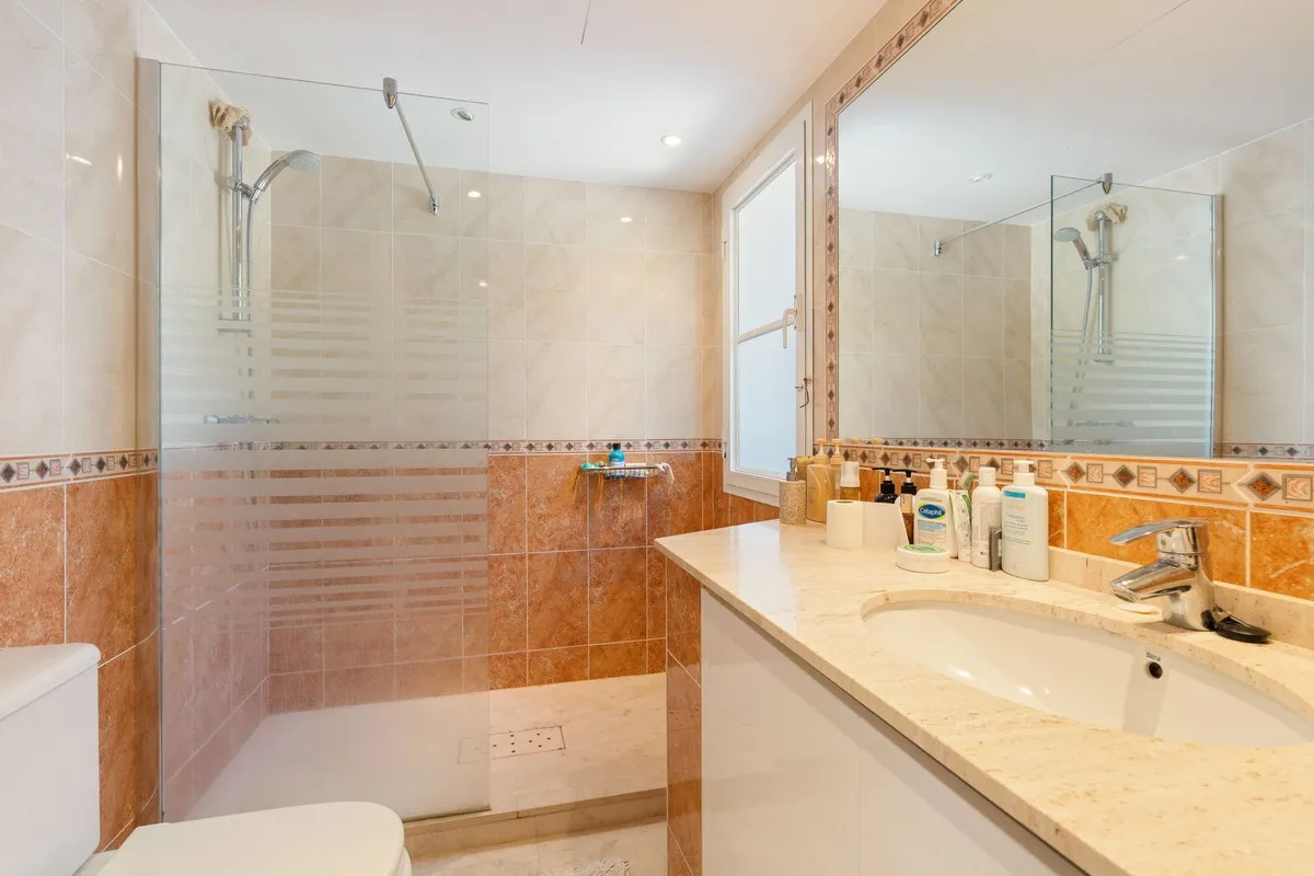 965528f8-e8f2-46f6-ae04-b3a684c9402a