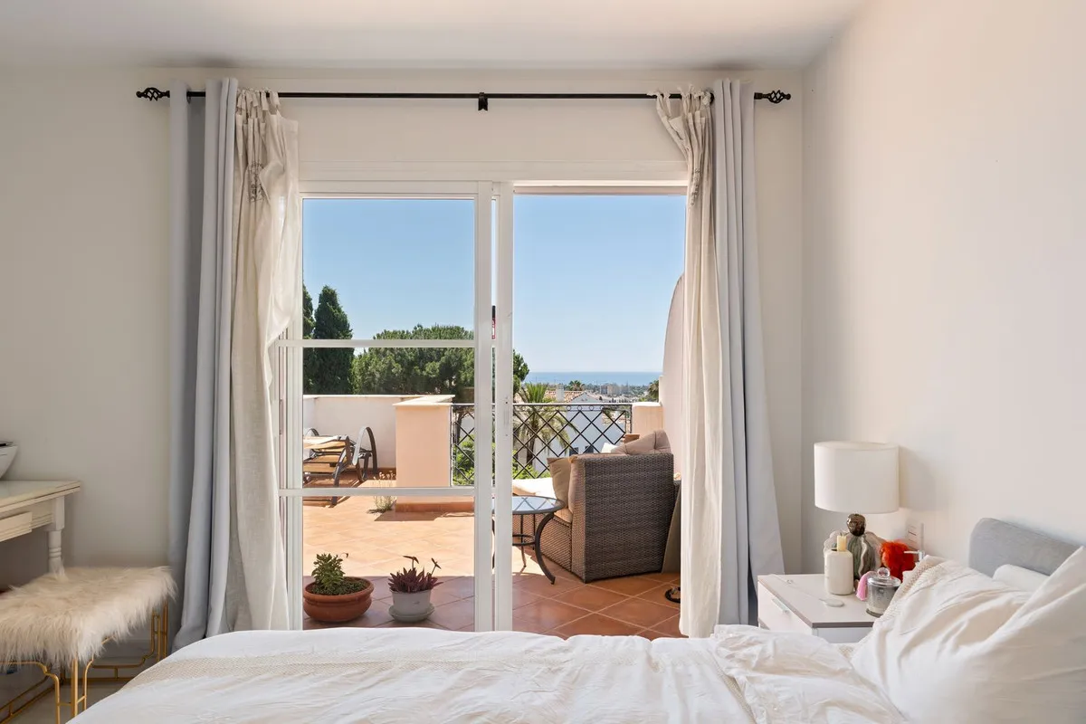 efab0d2b-6f03-4d1c-8752-d2138a6d37db