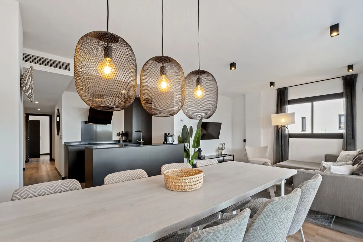 fb407147-f054-44c0-8f51-5ed4a6a52068