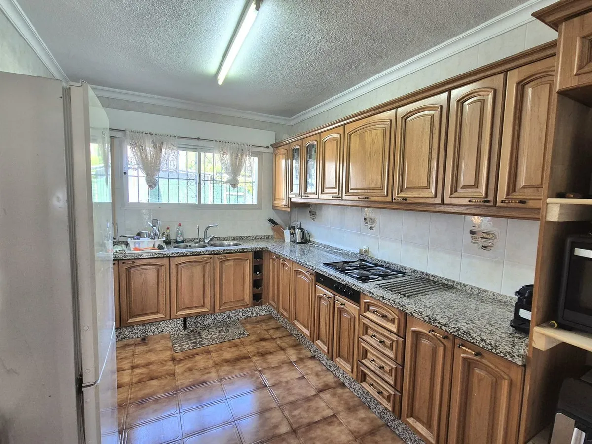 1b76c241-f4ff-4671-bbc7-01f60f5d6e93