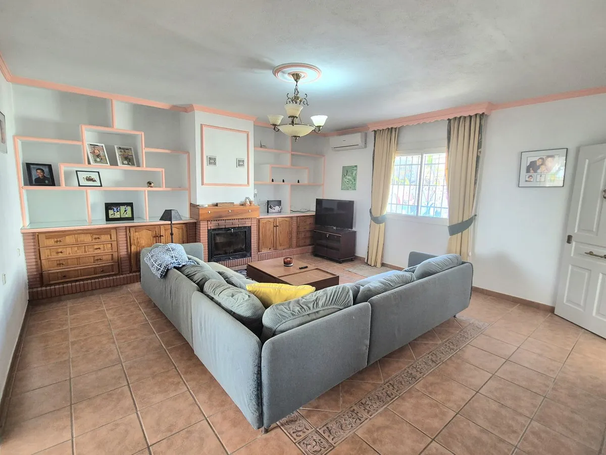 7d64c580-6171-49b5-a01c-aecef88f29a6