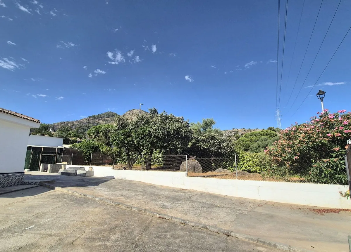 8b57b286-e899-49da-8011-bfbcf5b4ec62