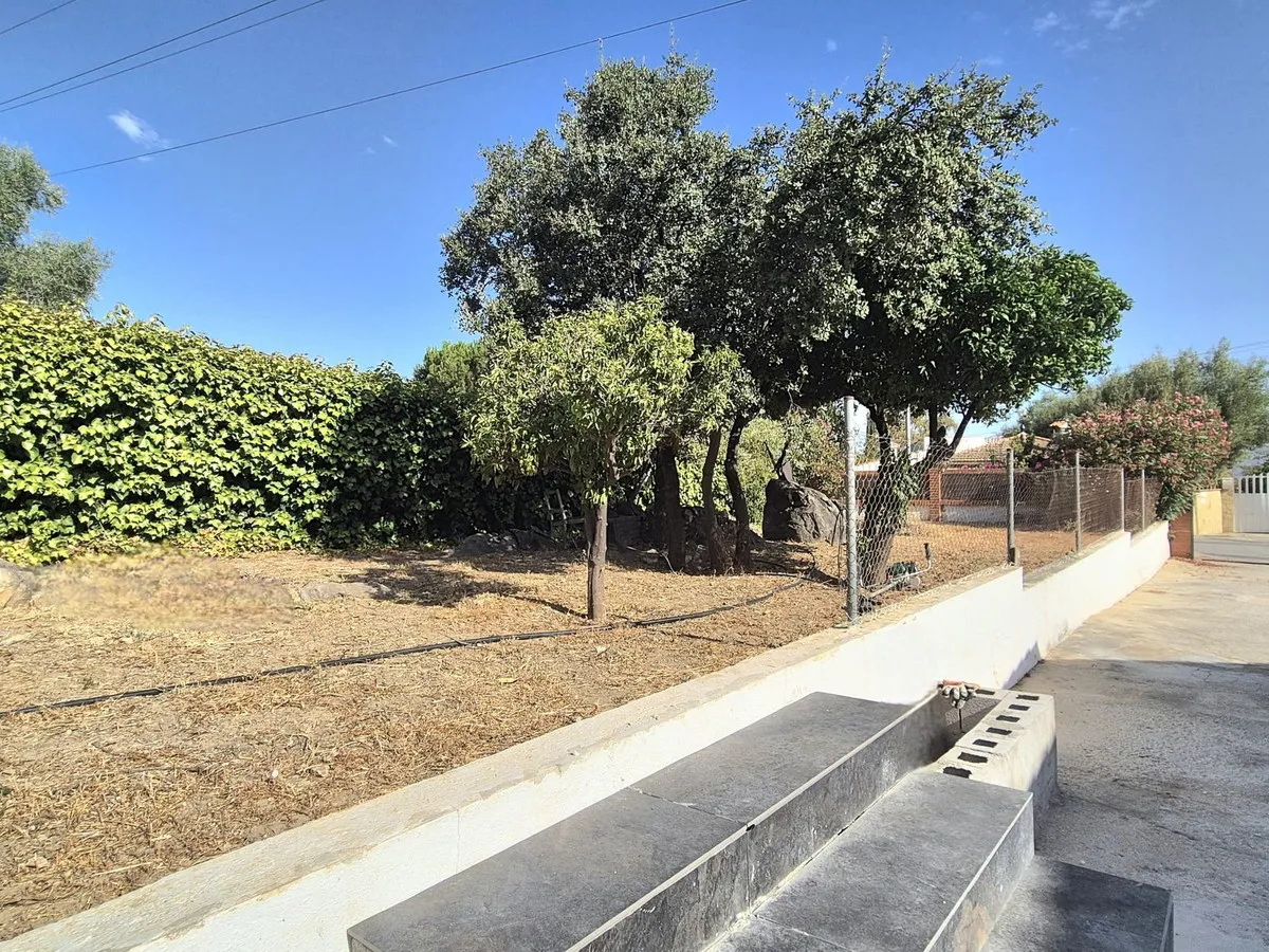 a27d5e40-a9c8-4bab-bf55-8a25fb733cc1