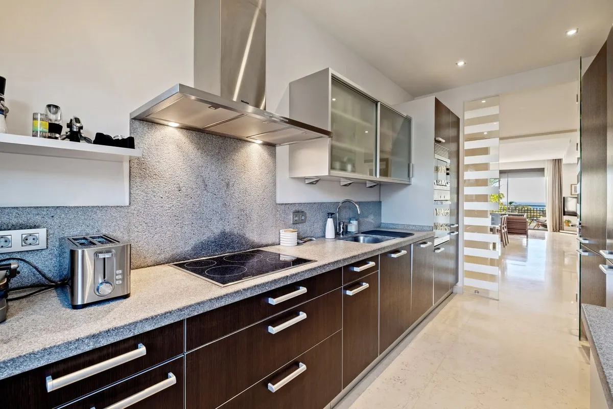 82402305-cbea-44e4-a6e2-9b1e07a4a637