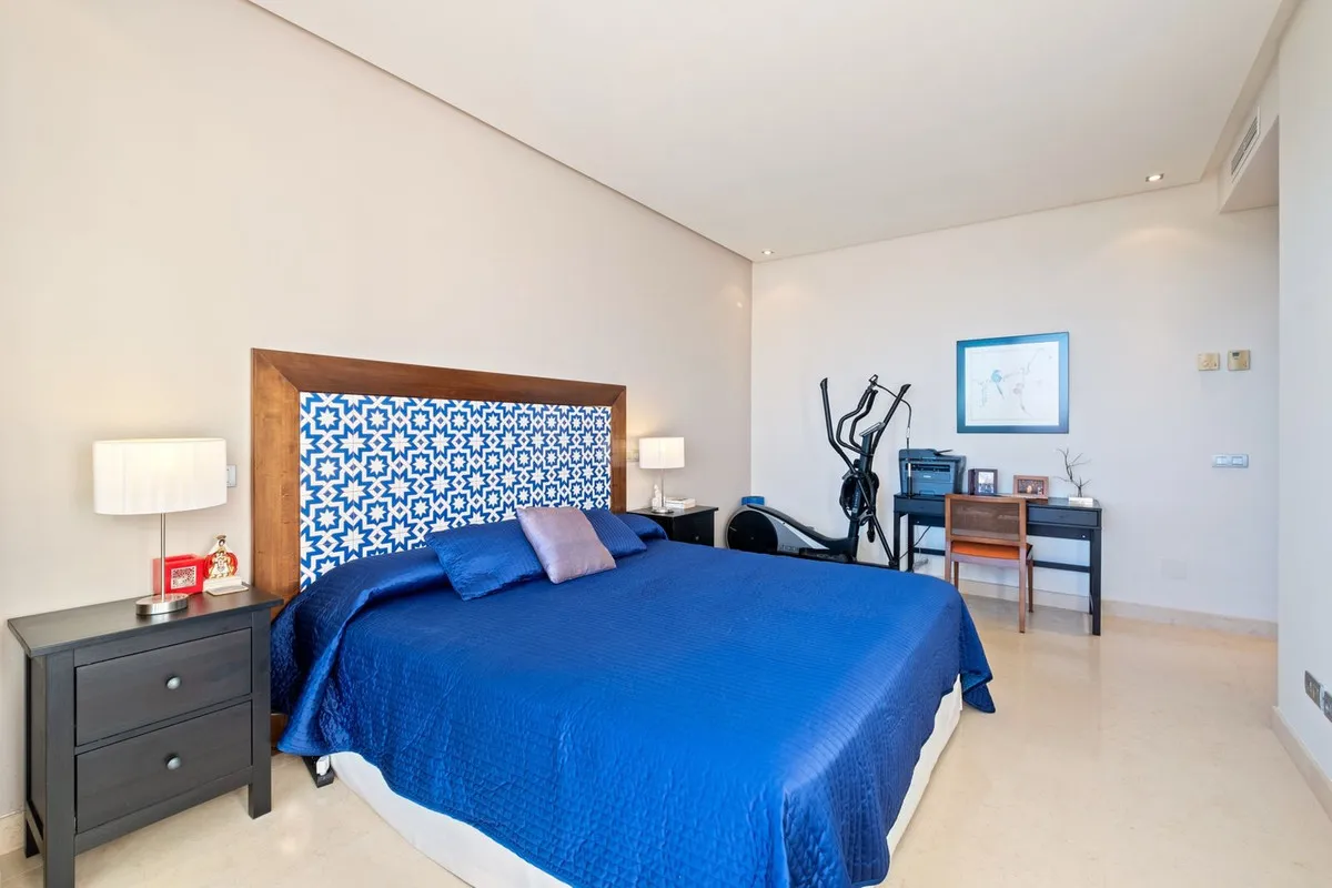 b1c73090-948a-49e1-b350-b03964f3737d