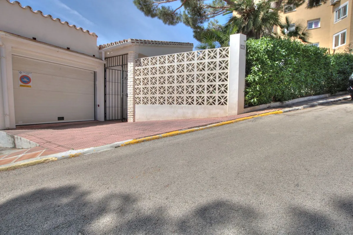 273896ff-11e2-41cc-8403-c483621a9317