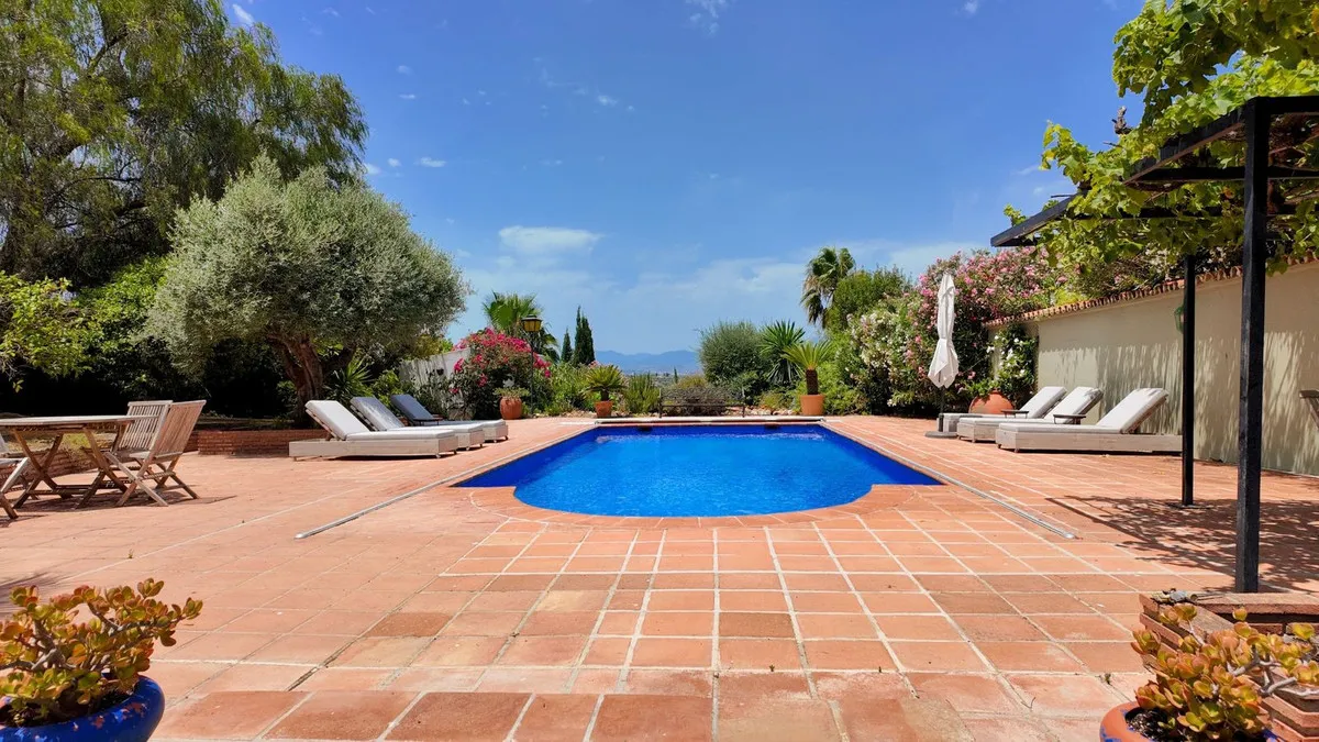 c48a23de-d6dc-425d-a027-1716acf58753