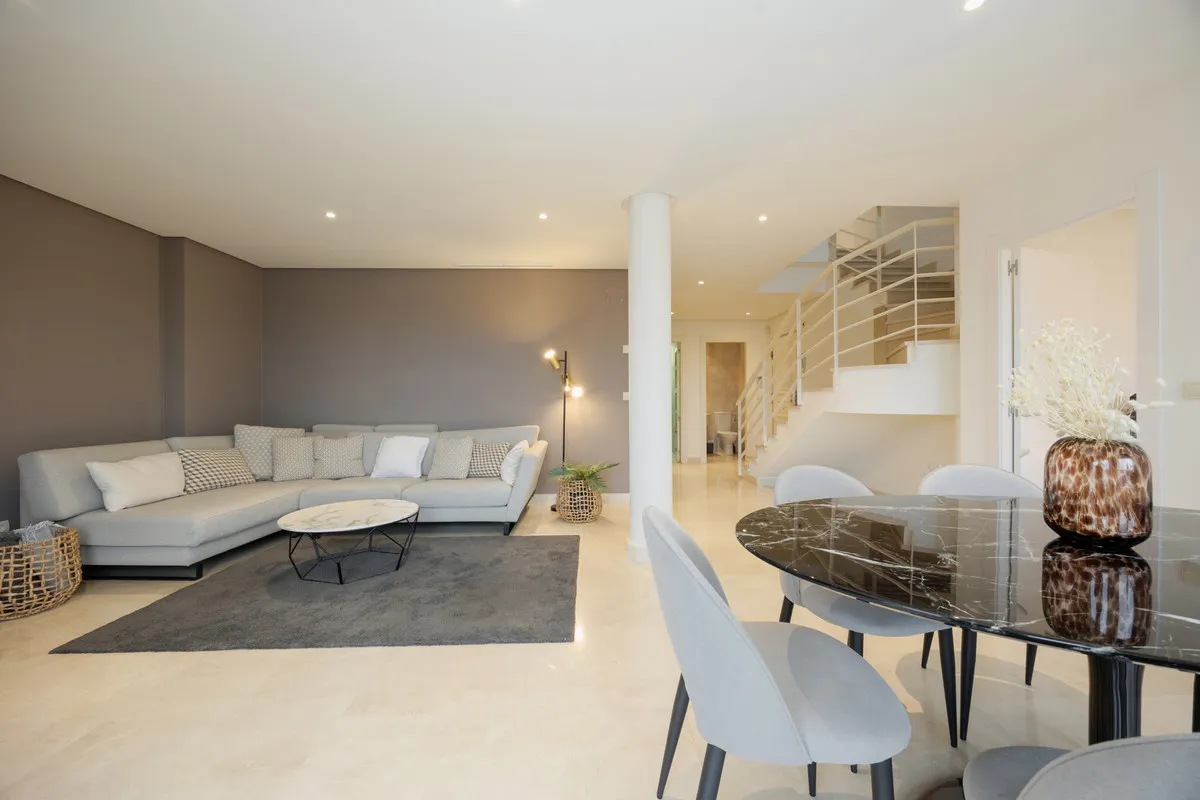 c27ea030-e3d5-452b-aa4f-b7773ef29a18