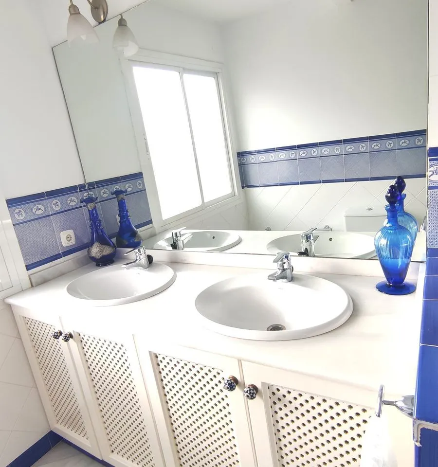 08fc8040-c0fb-4fd3-a50e-6b38d83a5e2a