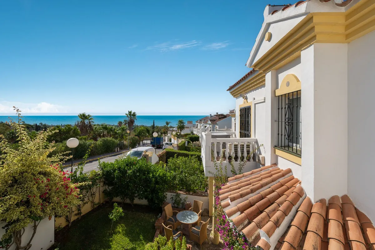 fe9ab38f-d472-4da1-abc5-fc4d922630cb