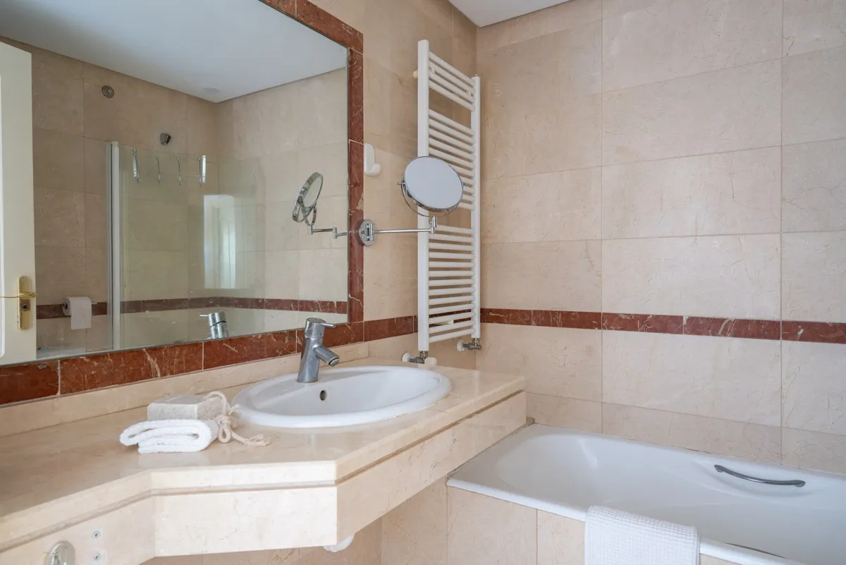 6b19925c-873f-46e1-9fd6-debd7c2c319f