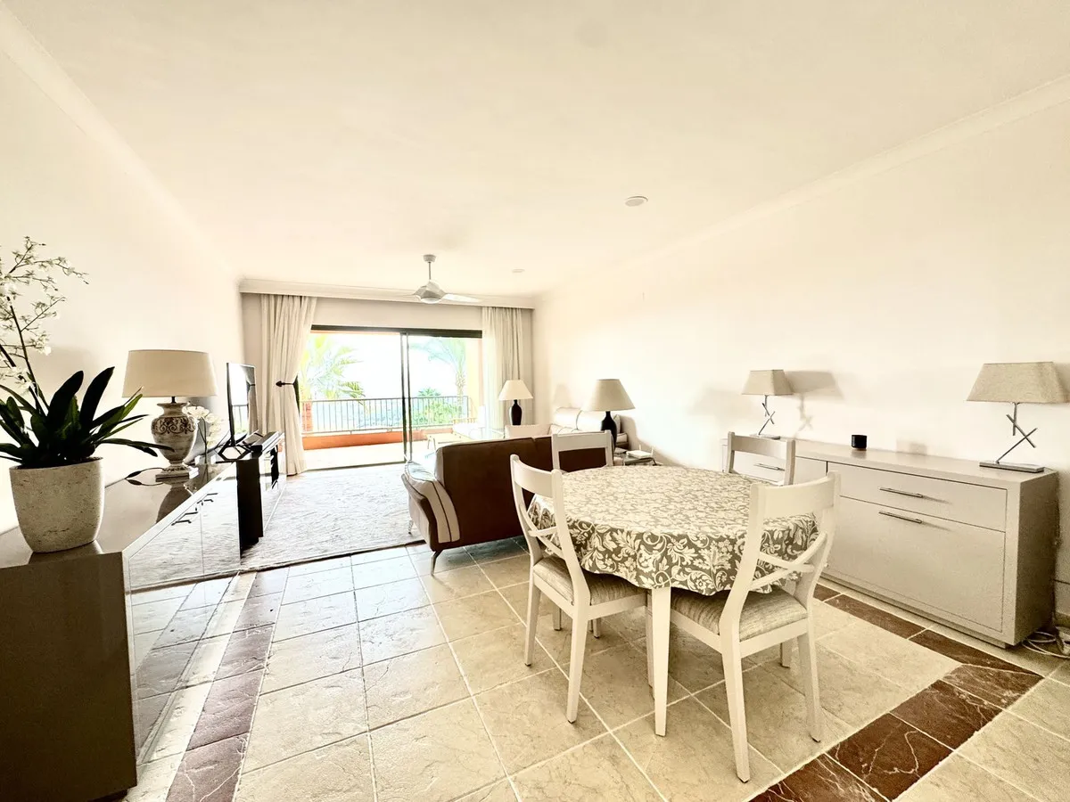 1c0b74c6-633f-49c4-84e4-8232a9d1397b