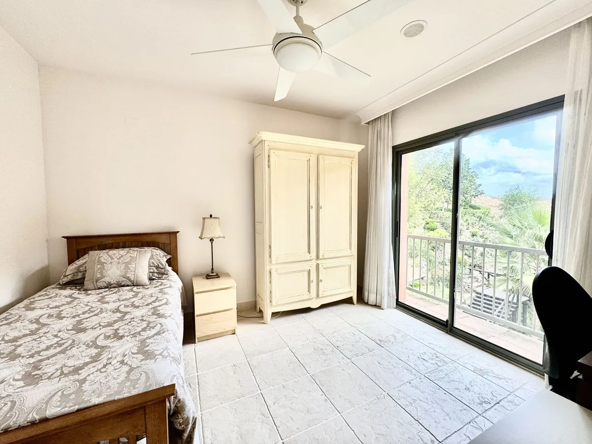 a5e12c4d-a479-45d2-930f-5a6610d6b867