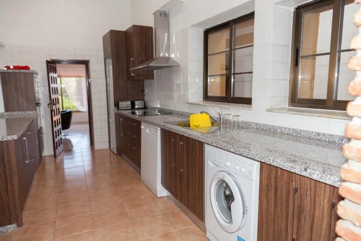 aea1b54e-b43e-447c-90d4-1cb2e01e4934