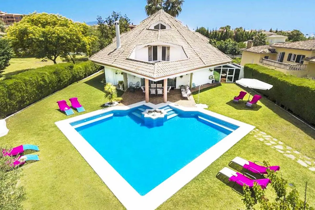 Luxurious Villa with Pool in New Golden Mile, Costa del Sol