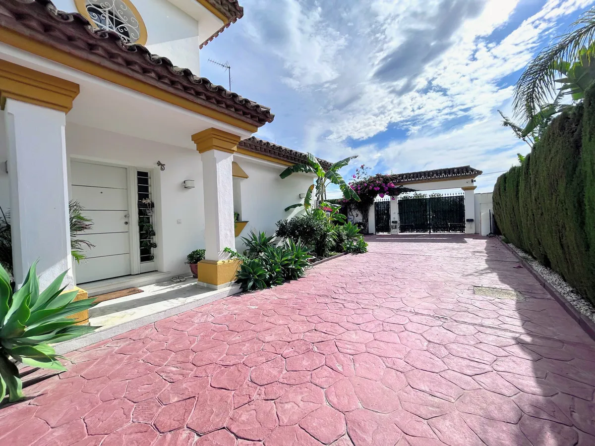 6eba6ad8-78c0-49b8-ba92-0a611467019c