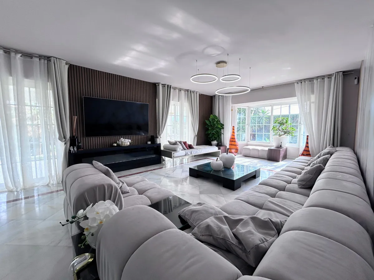 9b814695-7c85-4ba8-b261-5d494073dc8c