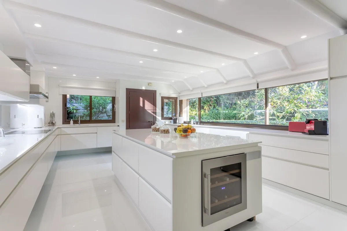 42fb102f-13c6-4f61-8b47-03f5348d7bb1