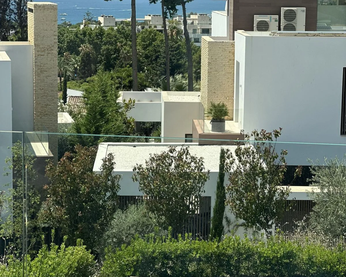 a9fd352a-57fc-4bf1-bf97-b2a7053aa4cc