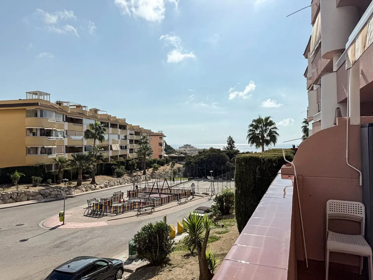 7d892493-2276-42c7-acc4-c39af6b4a971