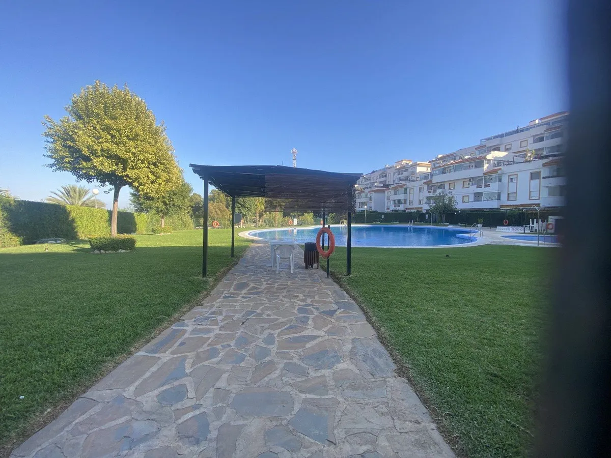 ade748ab-ba99-4afe-8483-f2e062132f2c