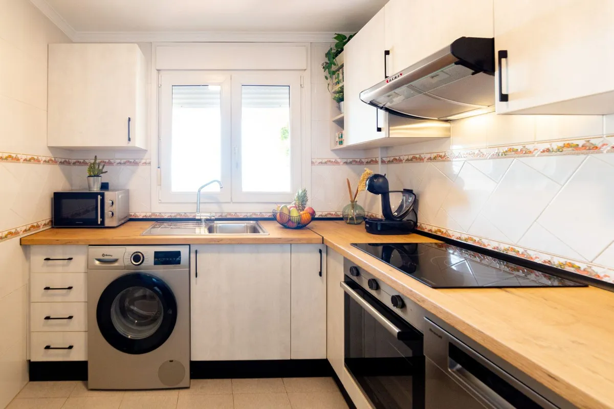 723624c6-3f26-40e8-9d0b-470533b8bcf1