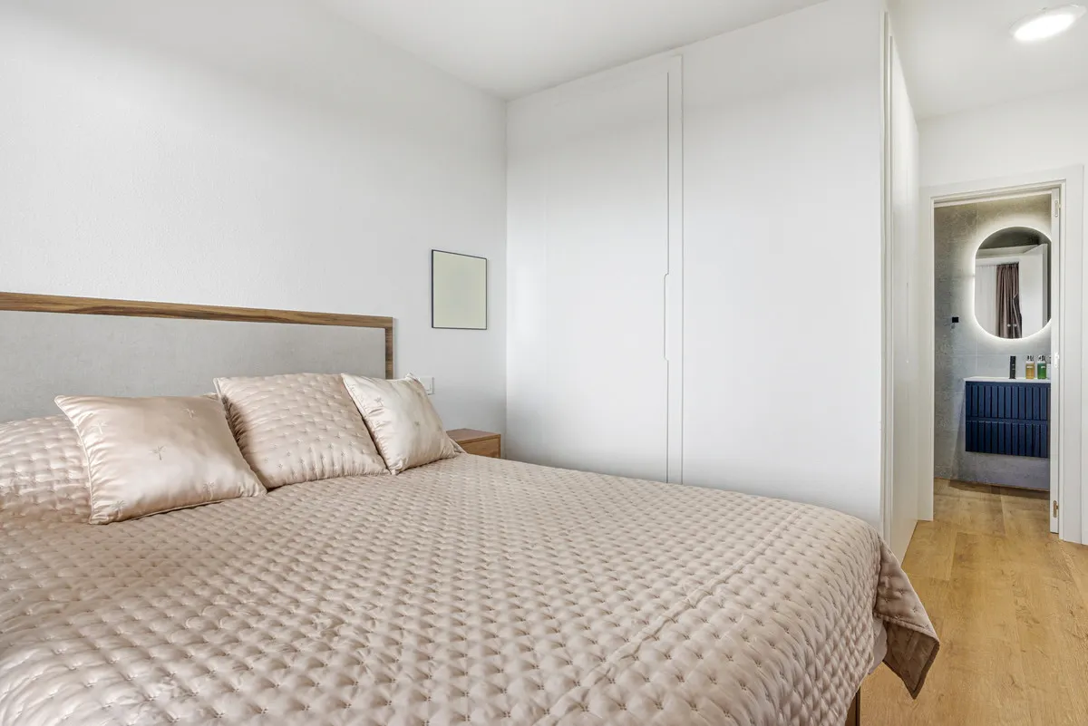 d2fb2564-5de2-4c20-a624-f8cfe8f2e2ba