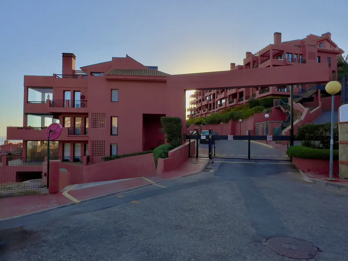 38067d8b-c3f8-40a9-943c-fbfaa1b751ef