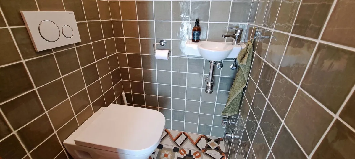 e6481380-d1f5-4b1b-b9ea-b98ceea43808