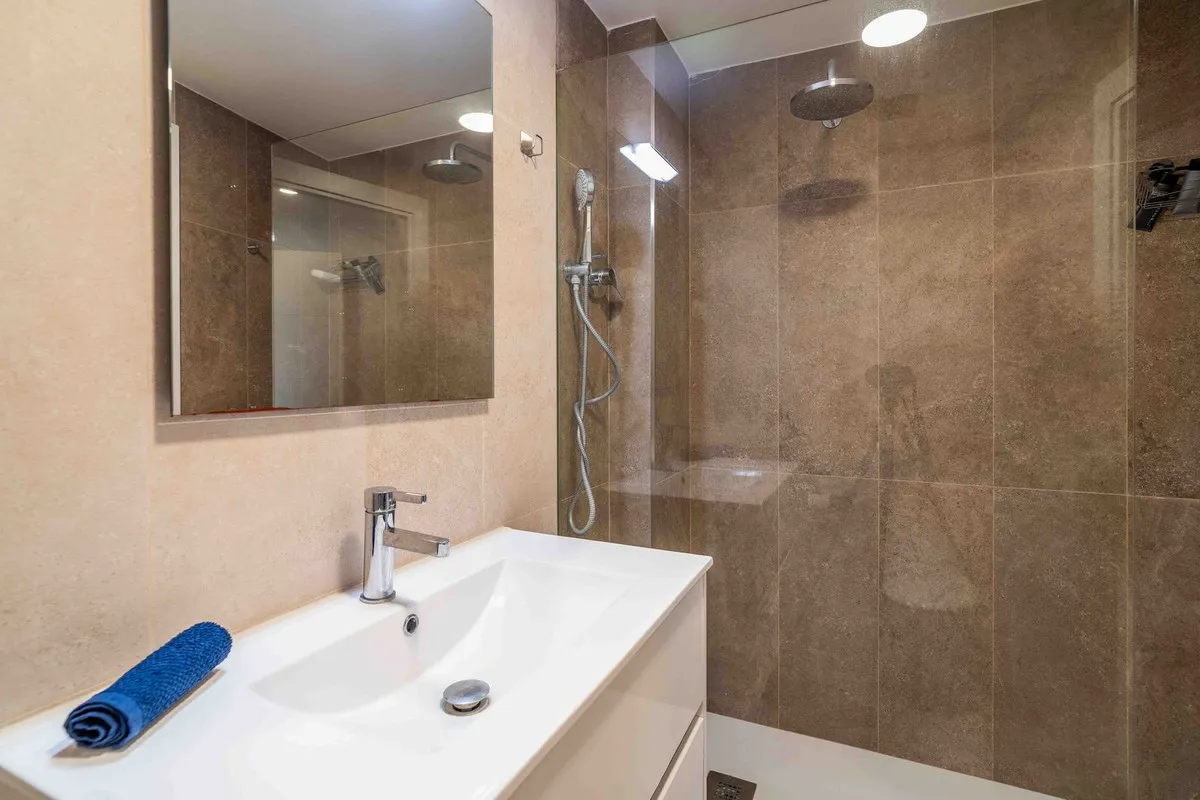 0421bc60-5895-42ad-ac8d-47701a88b86d