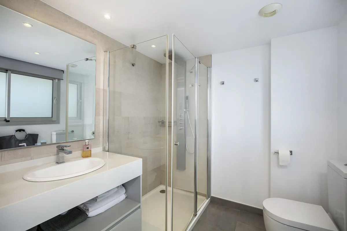 e1e03bf6-92d6-4adf-b618-05dfb53e9fbc