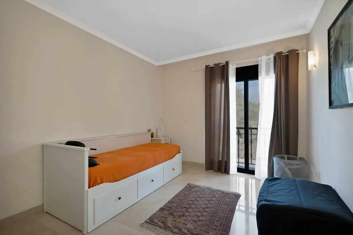 6673b16d-6d00-4f99-b34f-11c8d49047d0