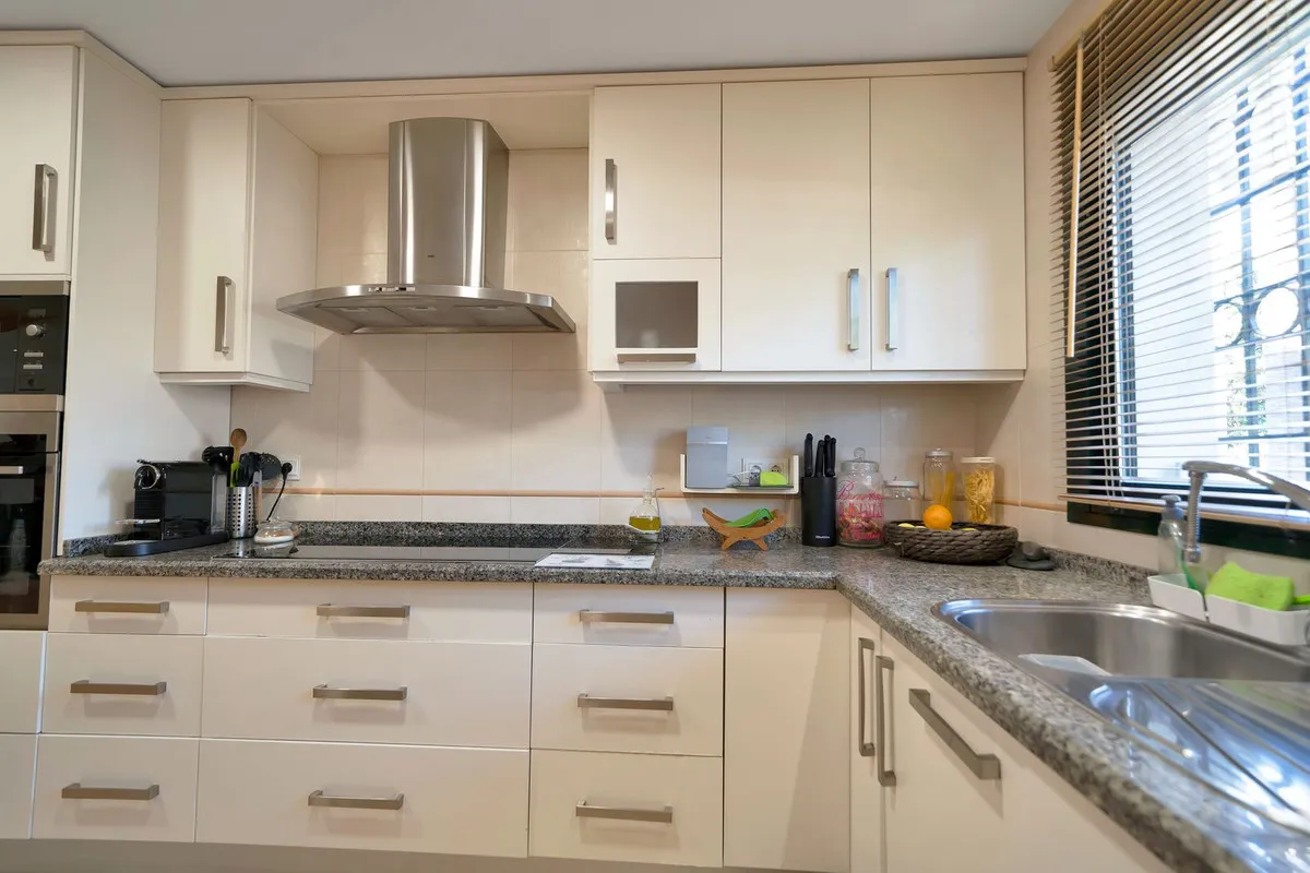 c6a51574-f6b7-47c1-bac7-6213c450967a