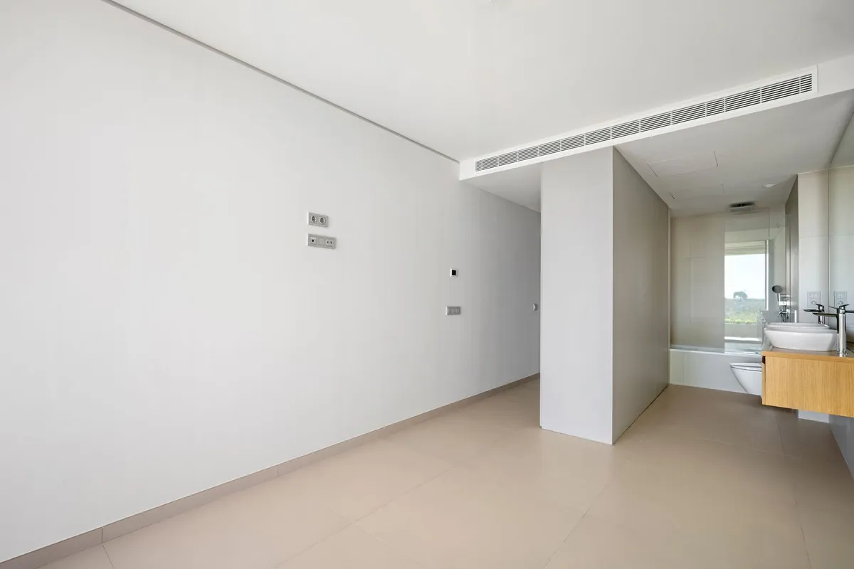 e8968bc2-a4ab-4181-aeff-c56e06e9dbd5