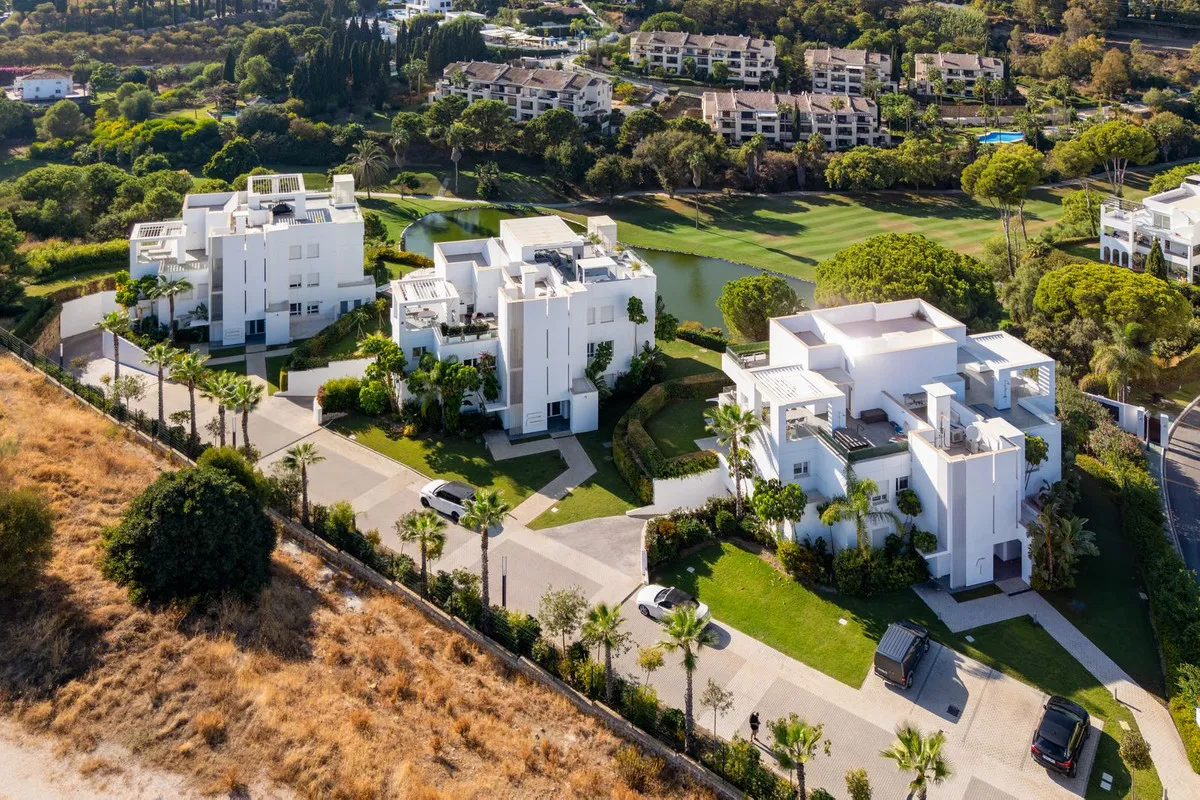 c3dd0d33-4a48-4065-89e5-b85159c15fe8