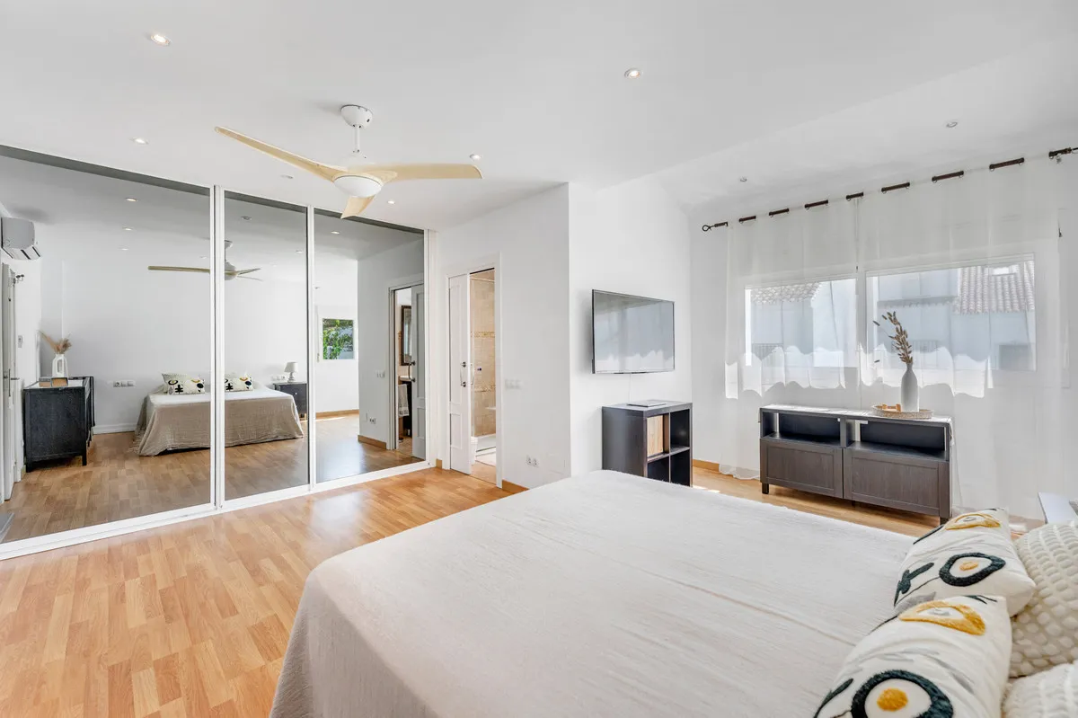 0051f7ff-d064-4d13-b6d8-30caff4568c4