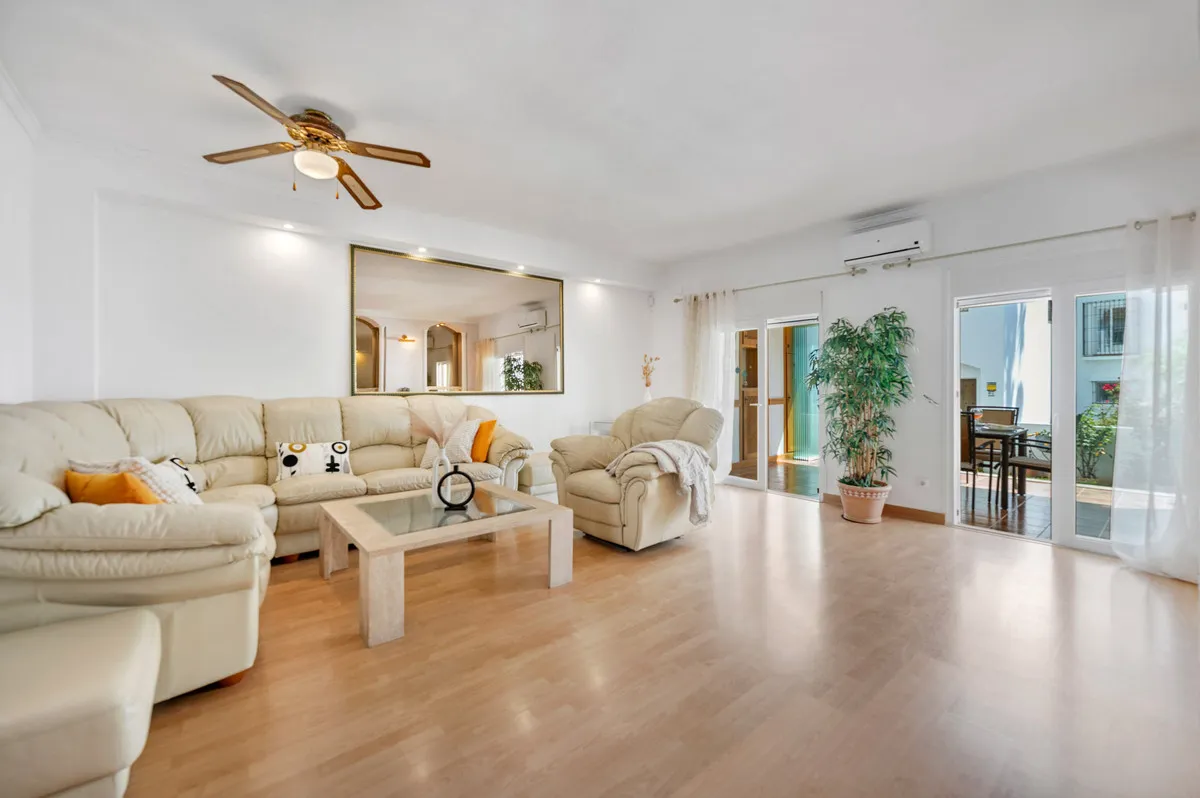 c51804a9-815d-4e47-935d-60c75db08d5d