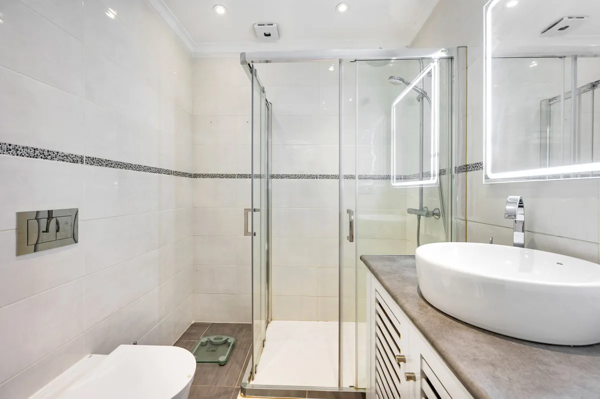 d23b51ae-d22a-41e2-b107-45d1e8b59277