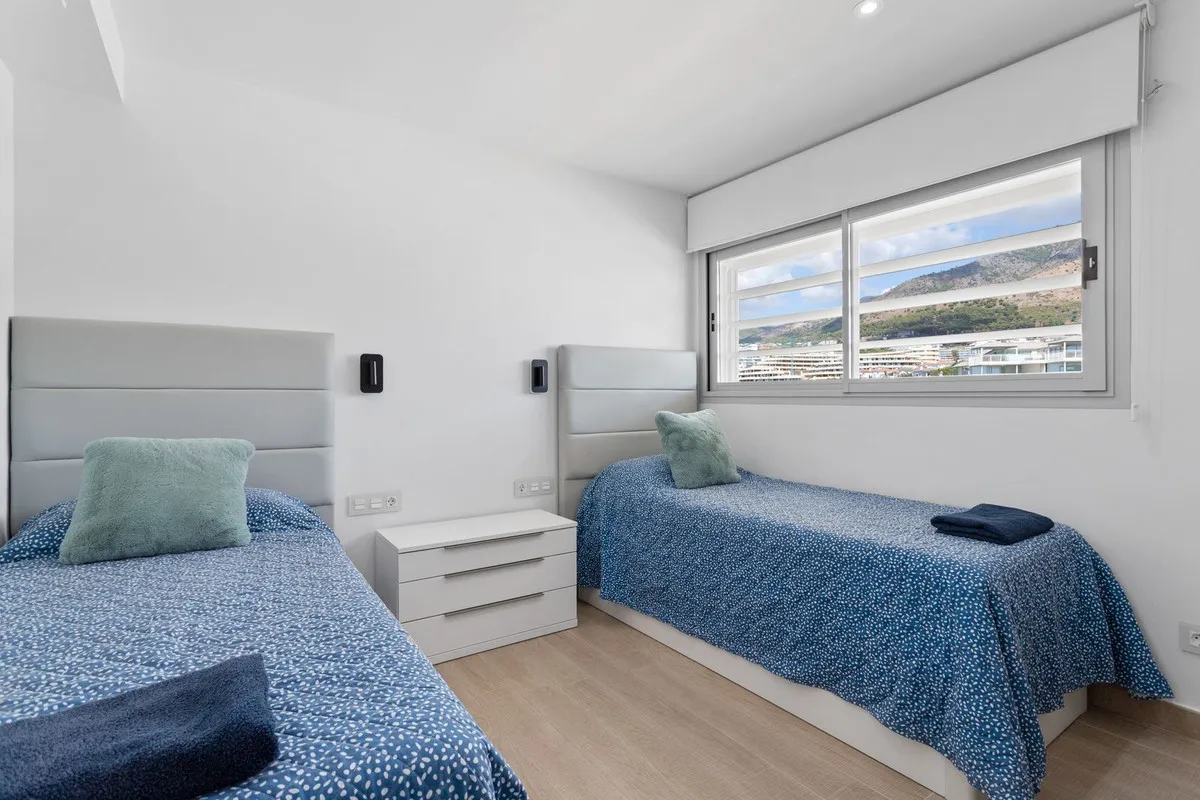 27fc08da-3c5d-4914-8e5b-e546a8e8f2b9