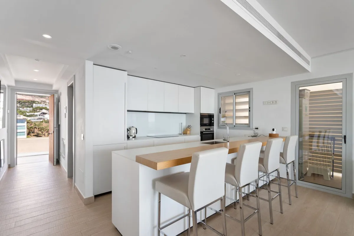 d6f7c84b-3cb6-46dc-97f5-53fb3ea16a73