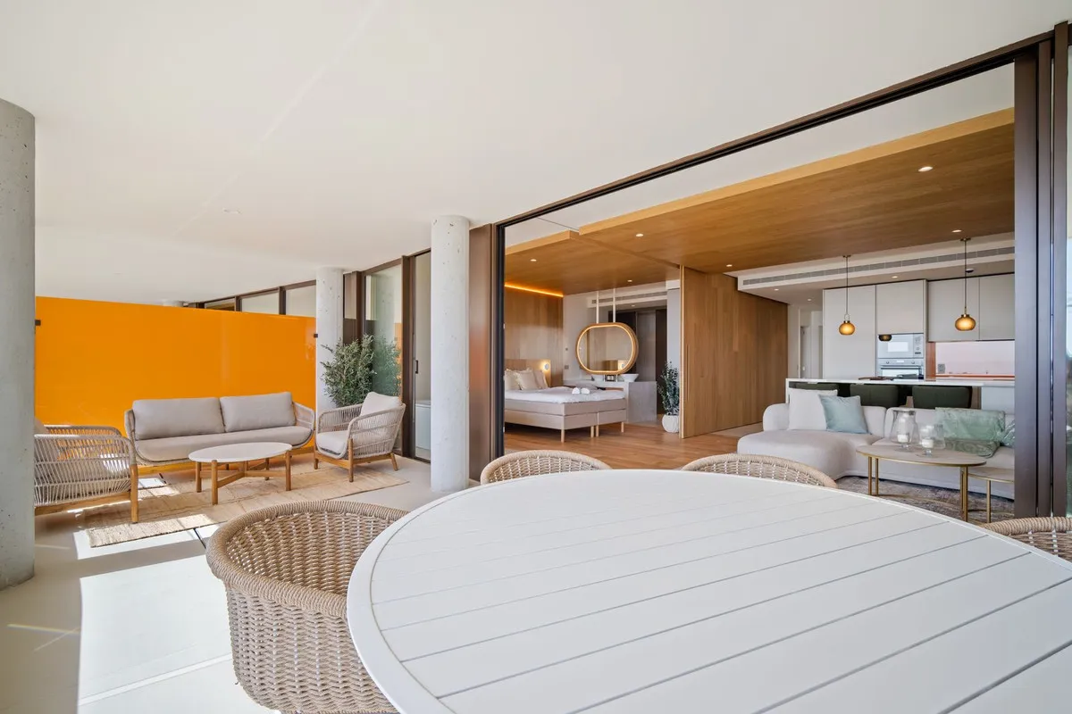 e7fb18d4-9622-4055-bb5d-21608df323de