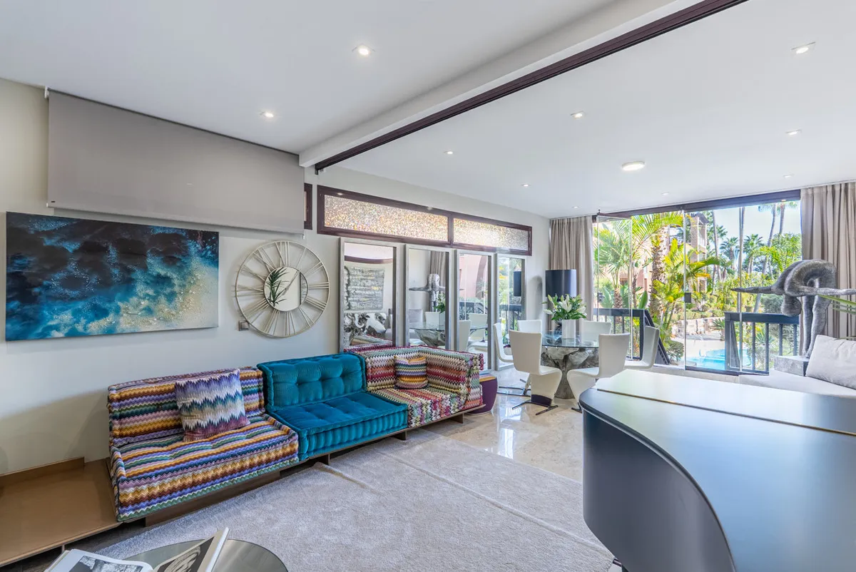 b5b47e5a-6163-44d9-83bd-baac79f2a7d5