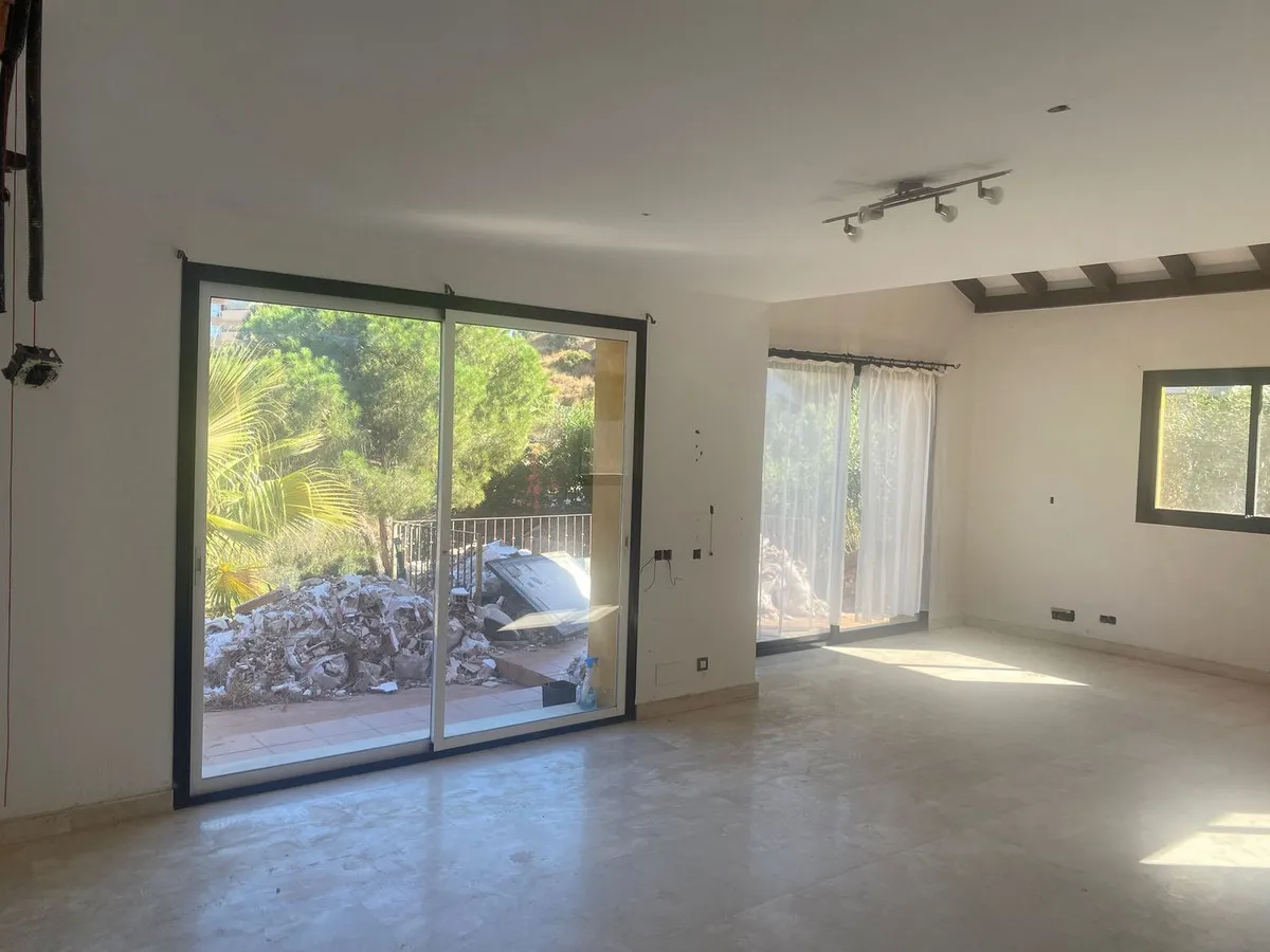 a006f798-cfa3-4823-b5f9-0db28a61e2a1