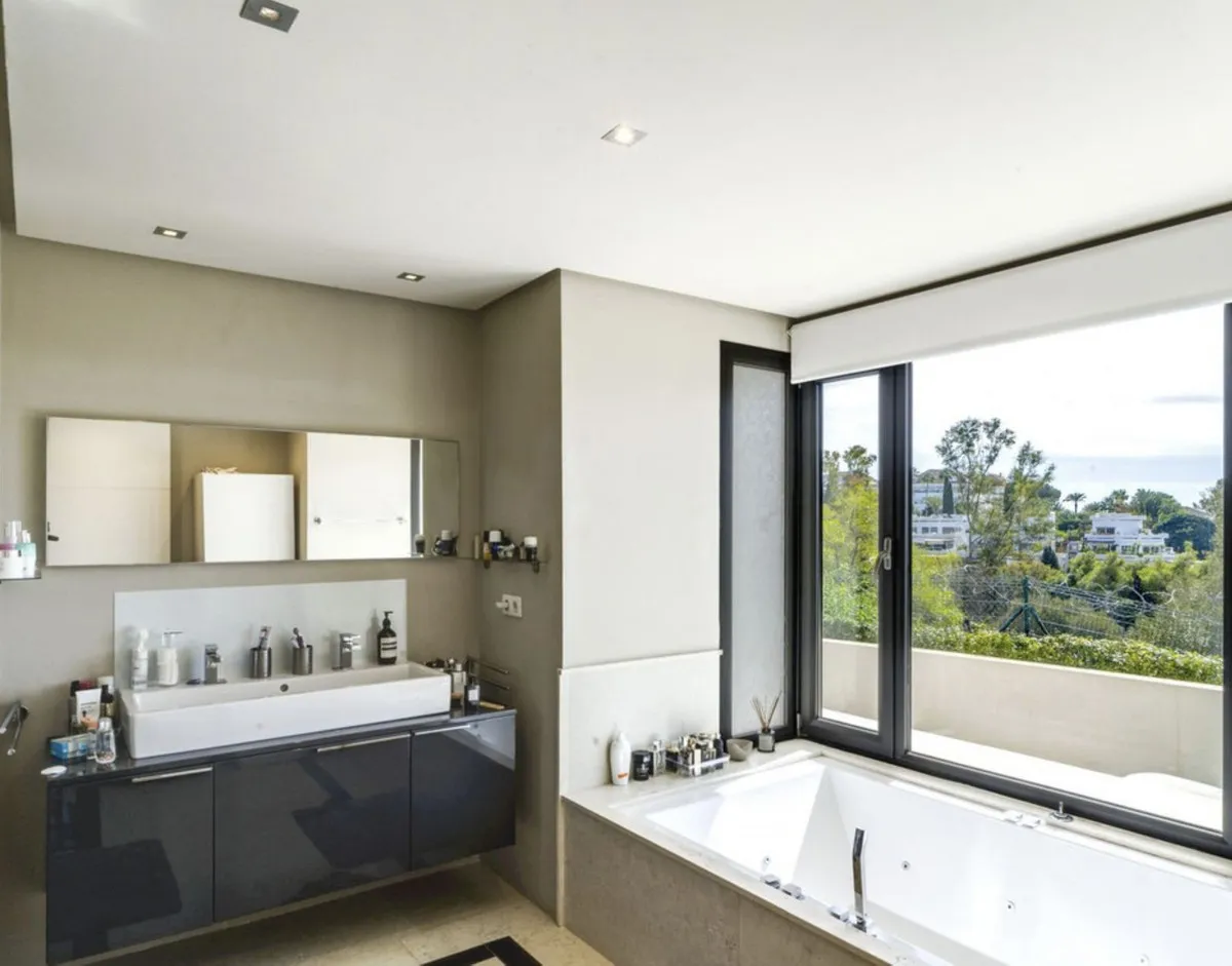 f0ebb949-eb39-4a9c-b691-8b7f84803d14